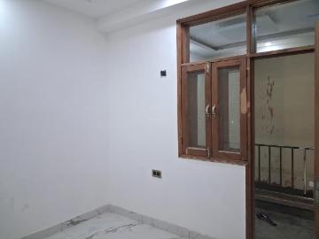 2 BHK Apartment in Sector 73 for resale Noida. The reference number is 19559677