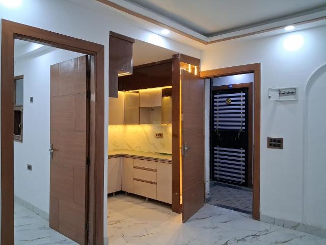 2 BHK Apartment in Sector 73 for resale Noida. The reference number is 19961644