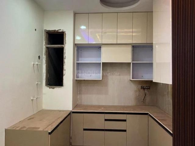 2 BHK Apartment in Sector 73 for resale Noida. The reference number is 19969003