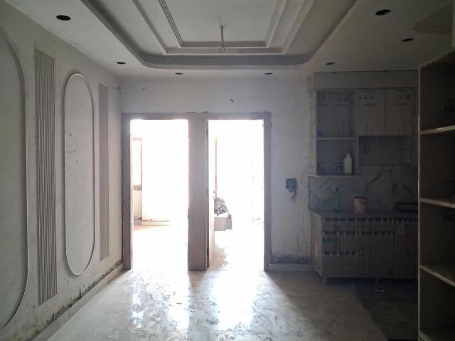 2 BHK Apartment in Sector 73 for resale Noida. The reference number is 19970390