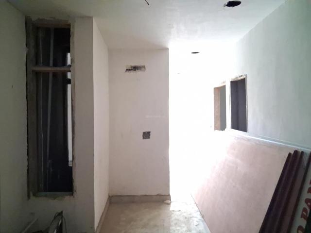 2 BHK Apartment in Sector 73 for resale Noida. The reference number is 20516193