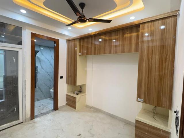 2 BHK Apartment in Sector 73 for resale Noida. The reference number is 20612386