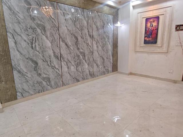 2 BHK Apartment in Sector 73 for resale Noida. The reference number is 20179352