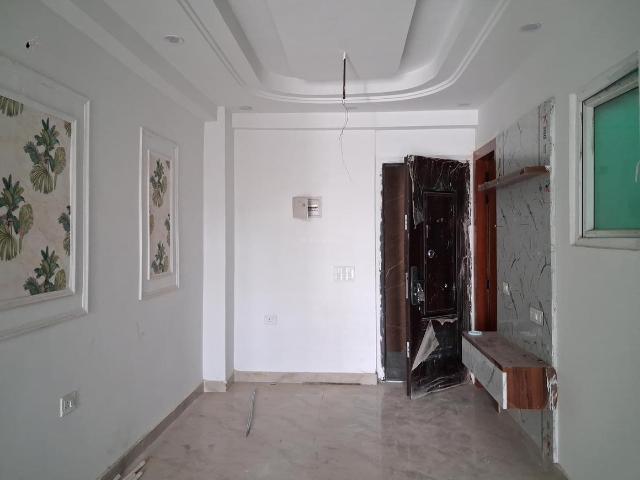 2 BHK Apartment in Sector 73 for resale Noida. The reference number is 21016485