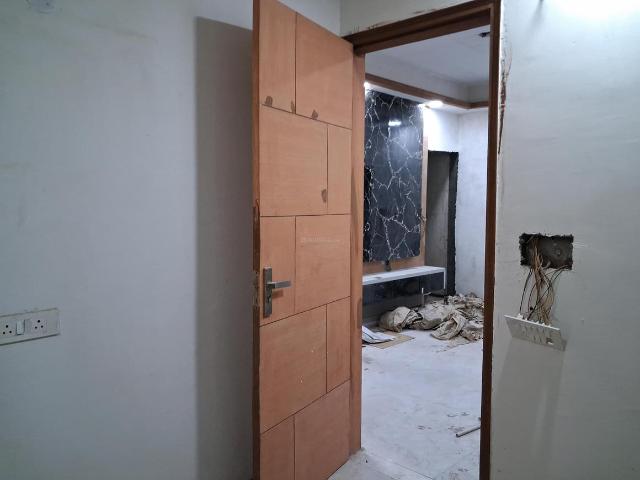2 BHK Apartment in Sector 73 for resale Noida. The reference number is 21016514