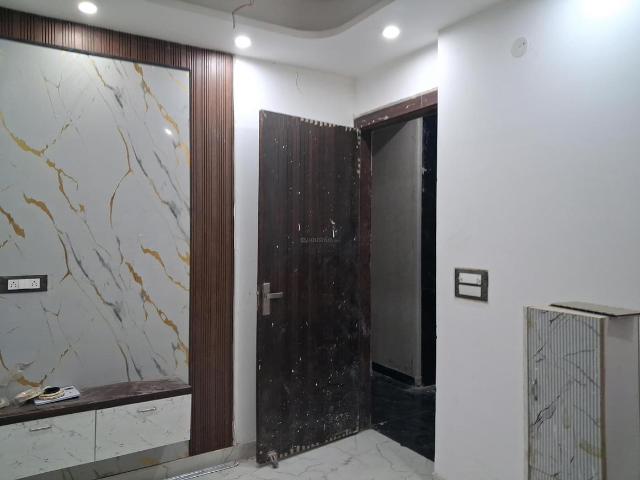 2 BHK Apartment in Sector 73 for resale Noida. The reference number is 21016584