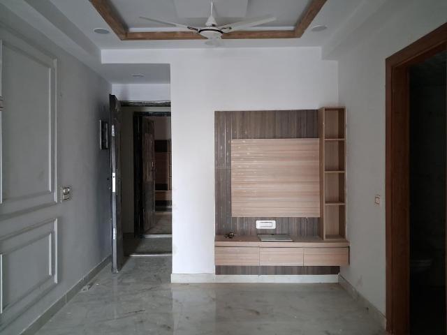 2 BHK Apartment in Sector 73 for resale Noida. The reference number is 21028295