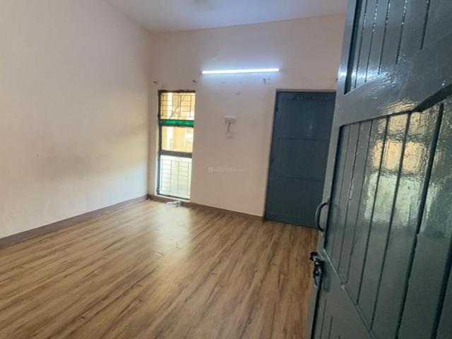 2 BHK Apartment in Sector 7 Rohini for resale New Delhi. The reference number is 21127944
