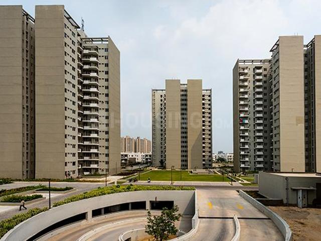 2 BHK Apartment in Sector 82 for resale Gurgaon. The reference number is 20940100