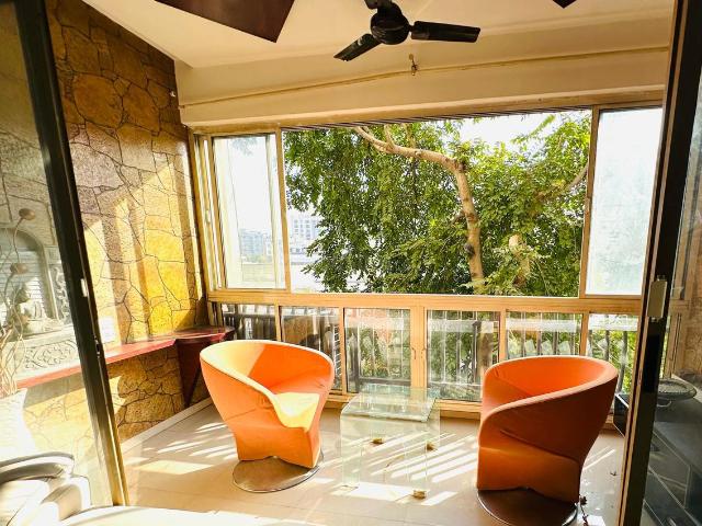 2 BHK Apartment in Shyamal for rent Ahmedabad. The reference number is 19763024