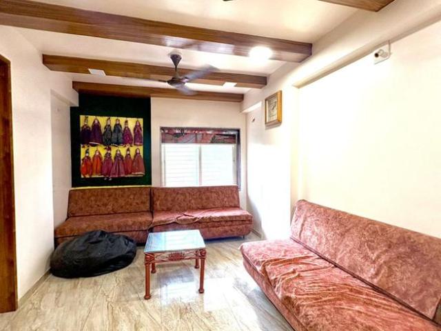 2 BHK Apartment in Shyamal for rent Ahmedabad. The reference number is 19855340