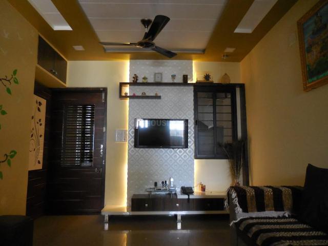 2 BHK Apartment in Shyamal for rent Ahmedabad. The reference number is 20556956