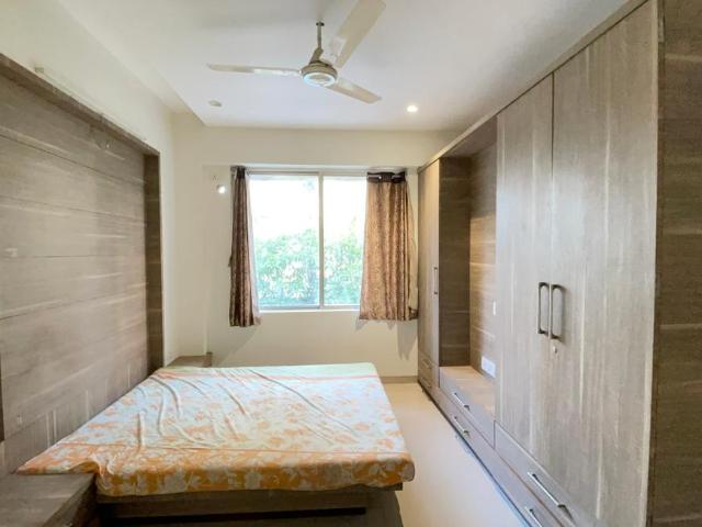 2 BHK Apartment in Shyamal for rent Ahmedabad. The reference number is 20559647