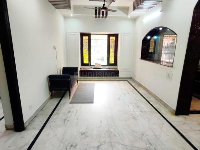 2 BHK Apartment in Shalimar Bagh for rent New Delhi. The reference number is 21117631
