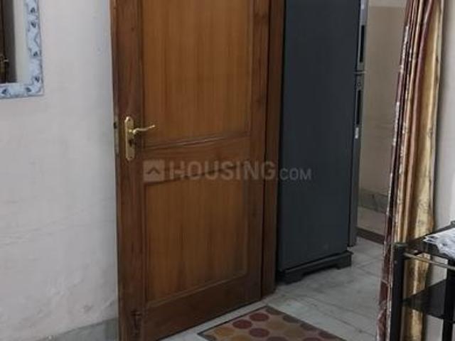 2 BHK Apartment in Shalimar Bagh for rent New Delhi. The reference number is 21343346