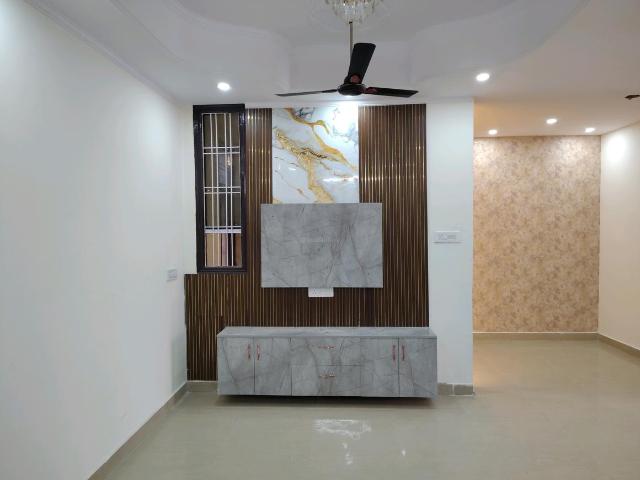 2 BHK Apartment in Shalimar Garden for resale Ghaziabad. The reference number is 17230677