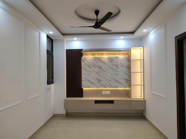 2 BHK Apartment in Shalimar Garden for resale Ghaziabad. The reference number is 17827852