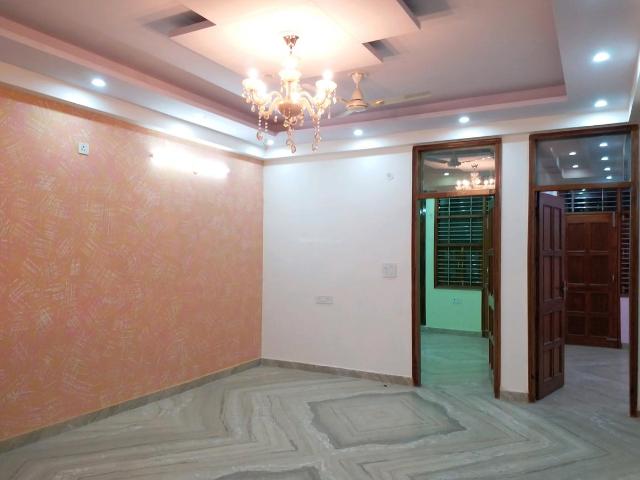 2 BHK Apartment in Shalimar Garden for resale Ghaziabad. The reference number is 9349403