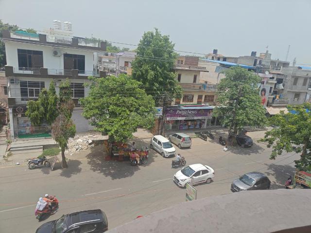 2 BHK Apartment in Shastri Nagar for rent Ghaziabad. The reference number is 20450108