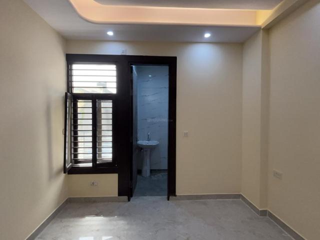 2 BHK Apartment in Shastri Nagar for resale Ghaziabad. The reference number is 20312689