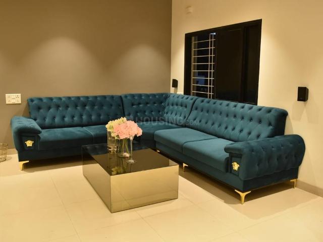 2 BHK Apartment in Shivaji Nagar for resale Pune. The reference number is 20990596
