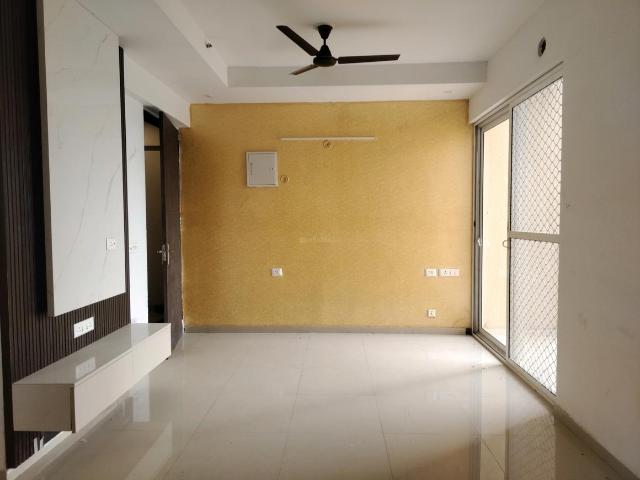 2 BHK Apartment in Siddharth Vihar for rent Ghaziabad. The reference number is 15744095