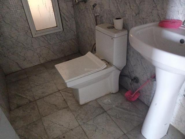 2 BHK Apartment in Siddharth Vihar for rent Ghaziabad. The reference number is 18994695