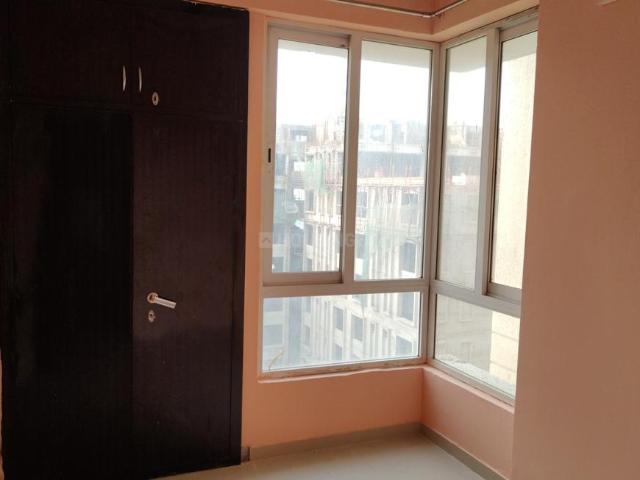 2 BHK Apartment in Siddharth Vihar for rent Ghaziabad. The reference number is 20137622