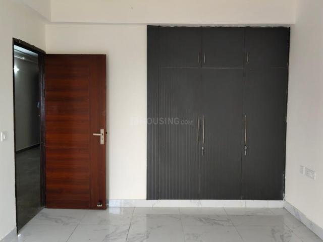 2 BHK Apartment in Siddharth Vihar for rent Ghaziabad. The reference number is 20460944
