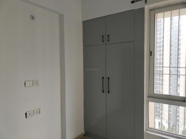 2 BHK Apartment in Siddharth Vihar for rent Ghaziabad. The reference number is 20604376
