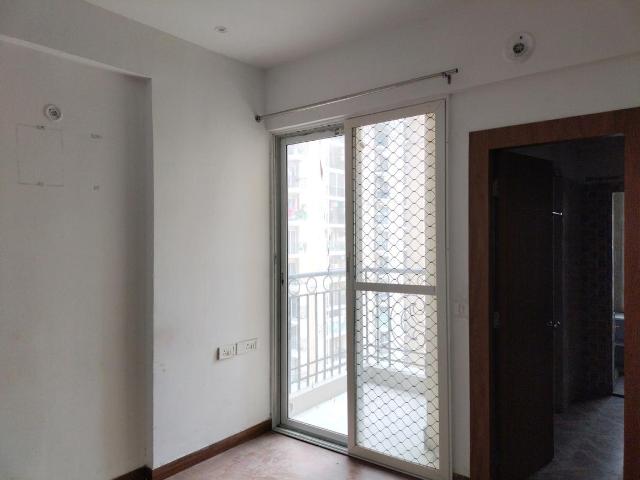2 BHK Apartment in Siddharth Vihar for rent Ghaziabad. The reference number is 20623248