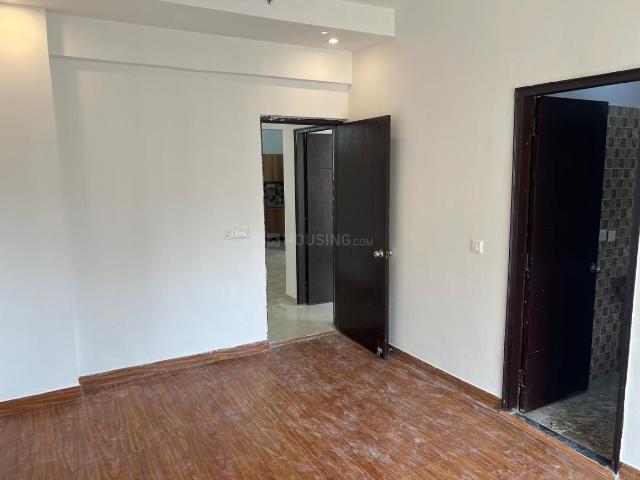 2 BHK Apartment in Siddharth Vihar for rent Ghaziabad. The reference number is 20962375