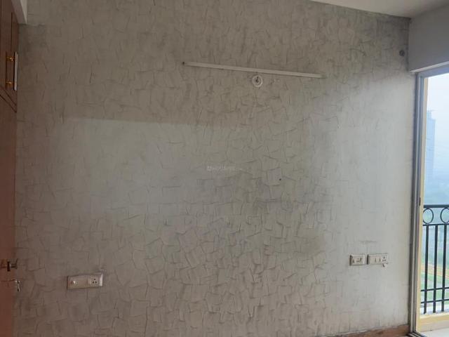 2 BHK Apartment in Siddharth Vihar for rent Ghaziabad. The reference number is 20980210