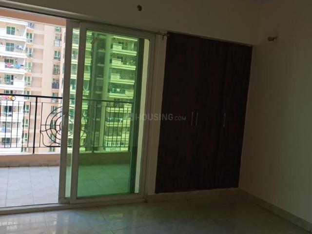2 BHK Apartment in Siddharth Vihar for rent Ghaziabad. The reference number is 20903098