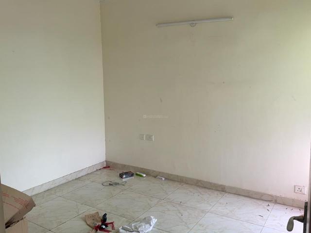 2 BHK Apartment in Siddharth Vihar for rent Ghaziabad. The reference number is 21153017