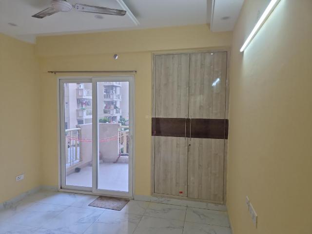 2 BHK Apartment in Siddharth Vihar for rent Ghaziabad. The reference number is 21112306