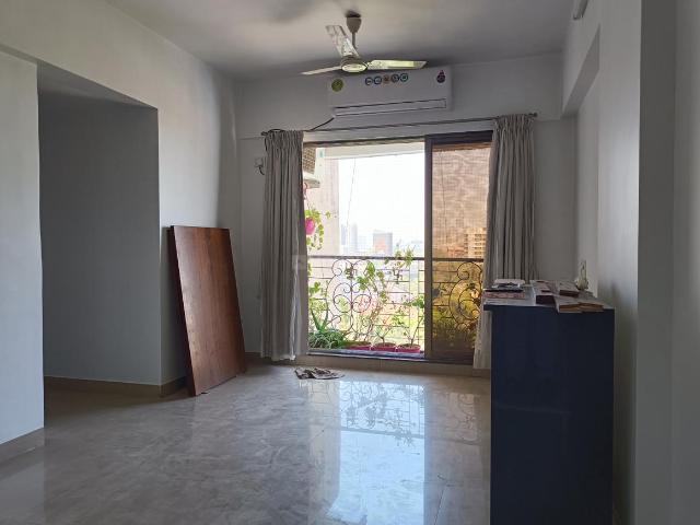2 BHK Apartment in Sion for resale Mumbai. The reference number is 14184473