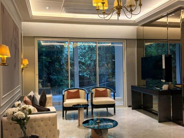 2 BHK Apartment in Sion for resale Mumbai. The reference number is 21174226