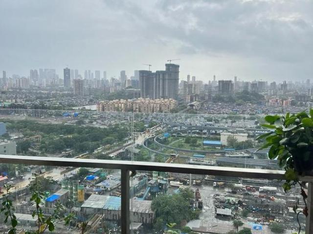 2 BHK Apartment in Sion for resale Mumbai. The reference number is 21135151