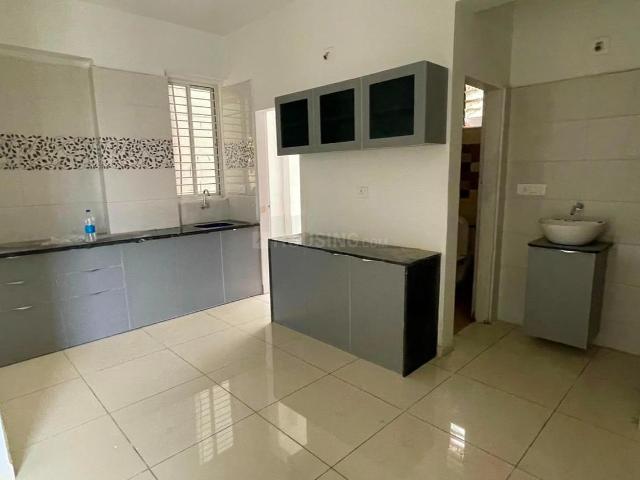 2 BHK Apartment in Sunpharma Road for rent Vadodara. The reference number is 21015172