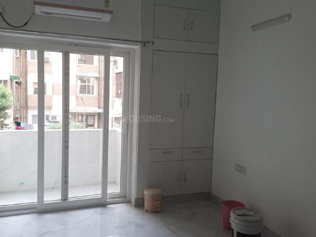 2 BHK Apartment in Patparganj for rent New Delhi. The reference number is 20576835