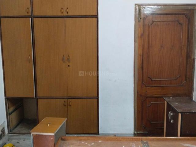 2 BHK Apartment in Patparganj for rent New Delhi. The reference number is 20952580