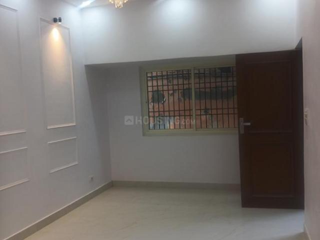 2 BHK Apartment in Patparganj for rent New Delhi. The reference number is 21047036
