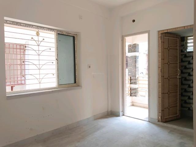 2 BHK Apartment in Patuli for resale Kolkata. The reference number is 21228981