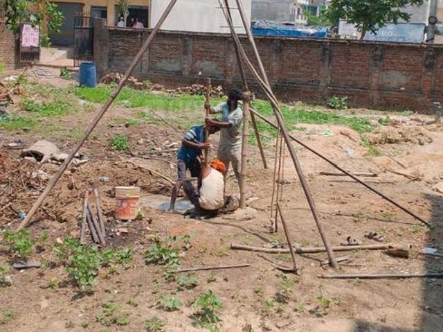 2 BHK Apartment in Paharia for resale Varanasi. The reference number is 20970566