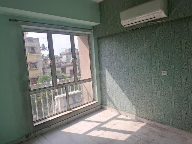 2 BHK Apartment in Paikpara for rent Kolkata. The reference number is 20601857