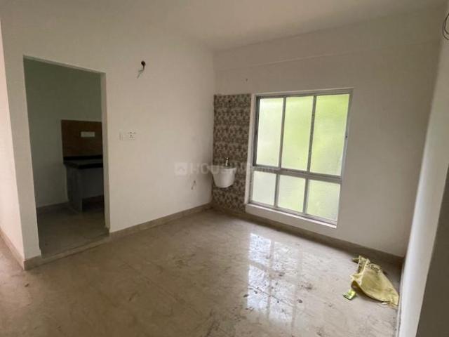 2 BHK Apartment in Paikpara for resale Kolkata. The reference number is 20392677