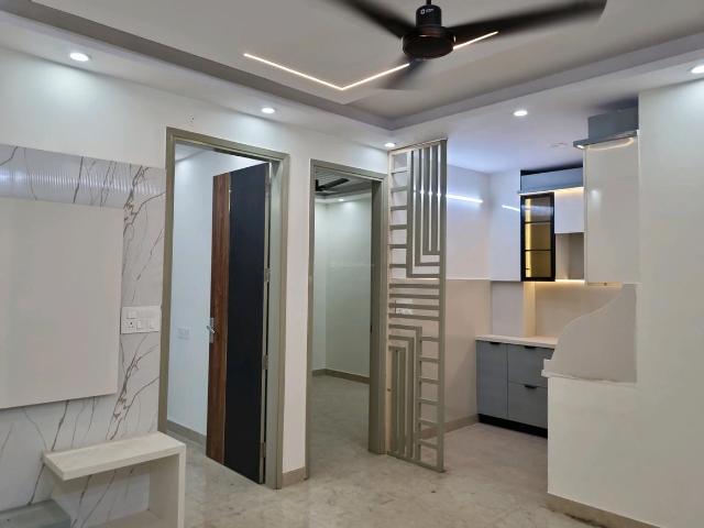 2 BHK Apartment in Mahavir Enclave for resale New Delhi. The reference number is 20634637