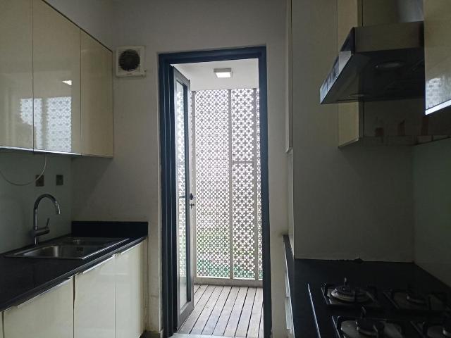 2 BHK Apartment in Parel for rent Mumbai. The reference number is 17702182
