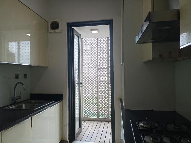 2 BHK Apartment in Parel for rent Mumbai. The reference number is 17702182
